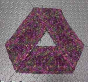 3 wires woven along inside edges