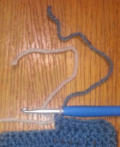 8- Single new yarn loop