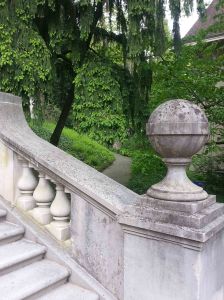 Steps down from the house into the garden.